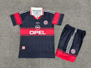 Conjunto Infantil Retrô FC Bayern Munique 1998-99 Home